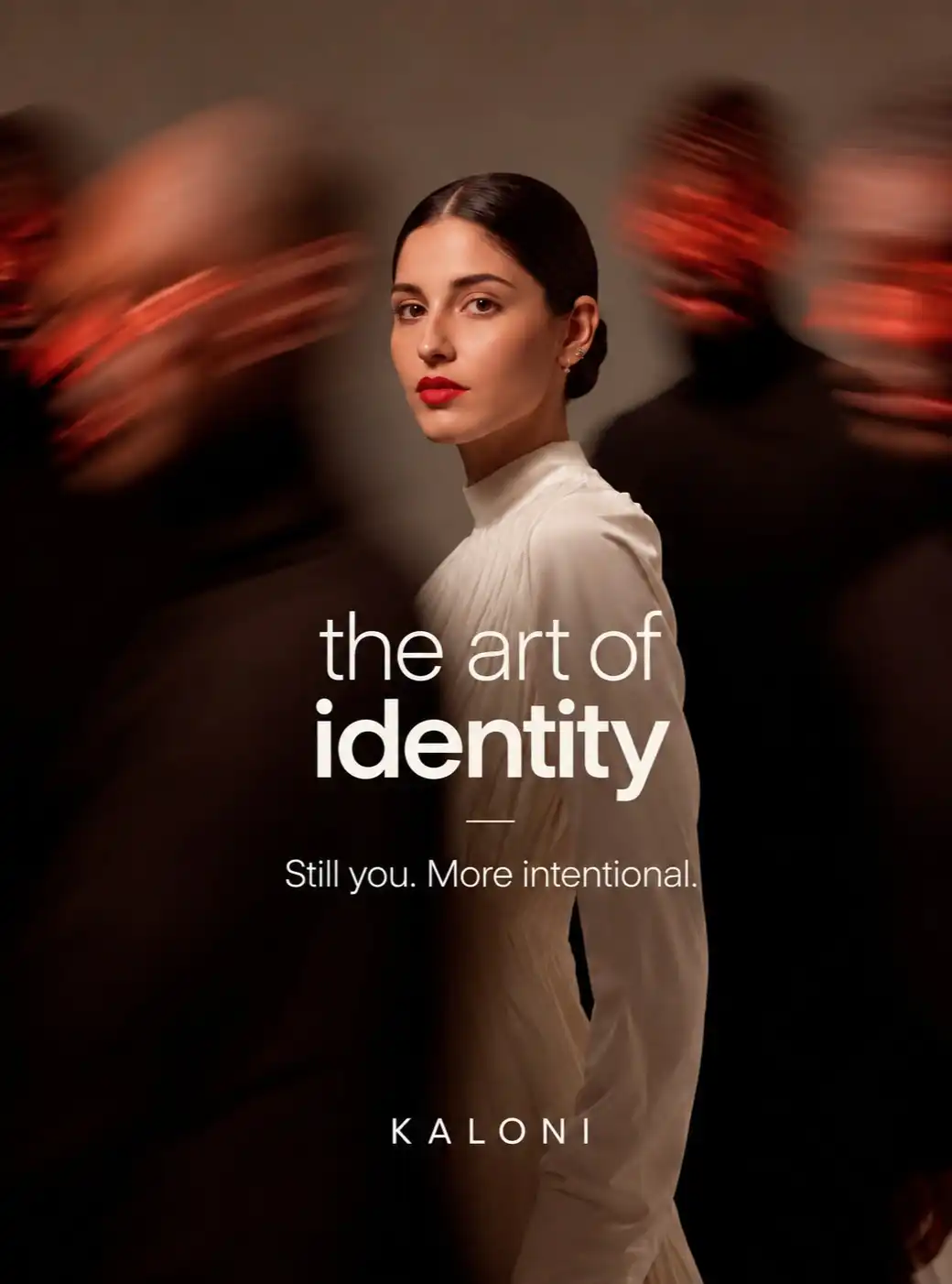 Campaña The Art of Identity con una mujer en primer plano.